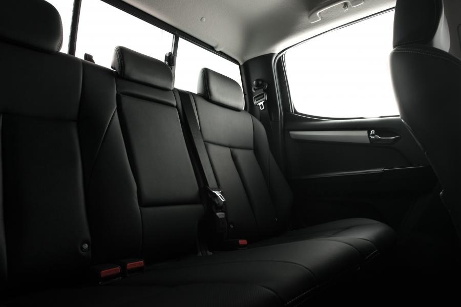 Интерьер Isuzu D-Max LX Double Cab 2018 года  (ZA) (фото 22 из 37)